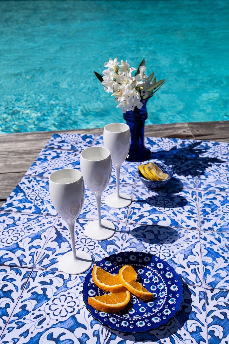 flûte à champagne blanches incassables pour un pique nique au bord de la piscine